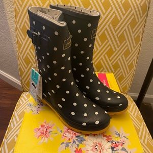 Joules rain boots. New with tags. Size 9. Never worn outside!